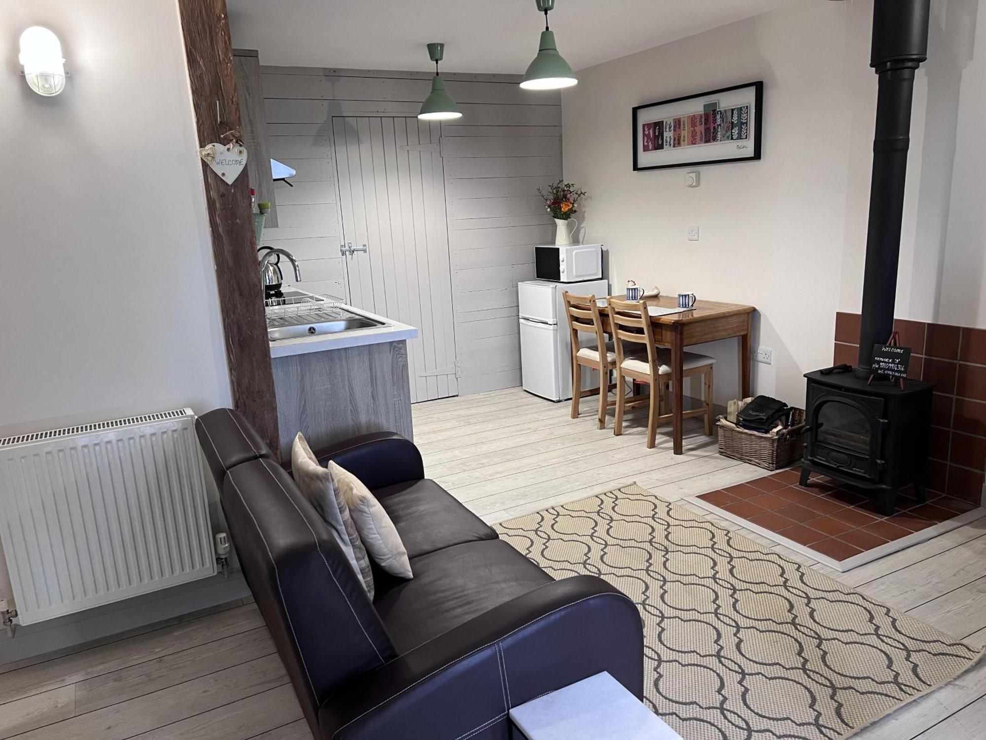 Poachers Hut - Captivating 1-Bed Cottage Shorwell Eksteriør billede